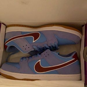 Nike dunks low. Phillies edition.